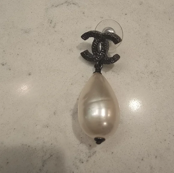A beautiful pair of CHANEL dangle pearl earrings!